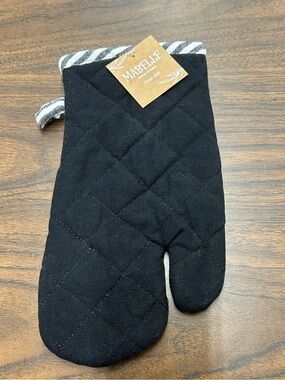 New Mabelle Black Quilted Oven Mitt Kitchen Accessory
